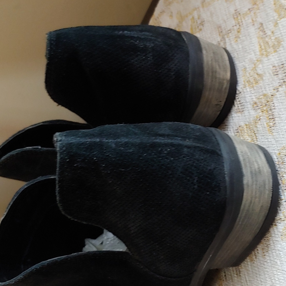 Crevo Suede Distressed Look Slip-on  Ankle Boots in size 9 - Picture 6 of 14